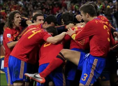 Qui a donné la victoire à l'Espagne pendant la Coupe du monde de 2010 en marquant à la 116e minute face aux Pays-Bas ?