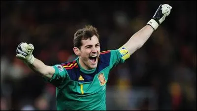 Dans quel club joue Iker Casillas ?