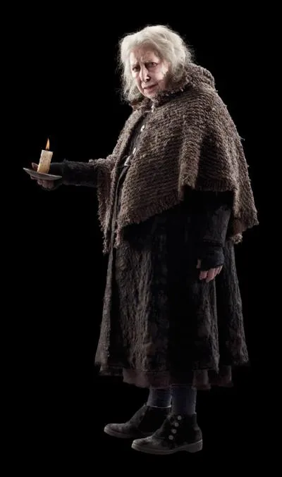 Qui est cette vieille femme ?