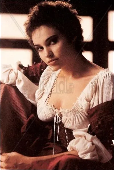 Le psy de Batrice Dalle est entran dans son dlire de malade se prenant pour une sorcire du XXVII sicle dans ce film de Marco Bellocchio...