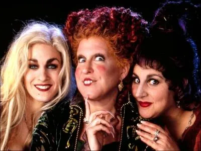 Bette Midler et Sarah Jessica Parker sont sorcires de Salem ramenes  la vie  Halloween par un amoureux transi... Le danger guette...
