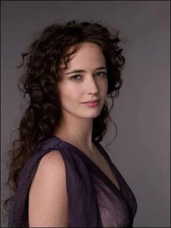 Serafina Pekkala, qu'interprte Eva Green, est la sorcire que rencontrent Lyra et Pantaleimon dans ce film...