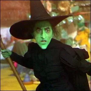 Dans ce film la mchante sorcire de l'Ouest (the wicked witch of the West) s'attaque  Dorothy...