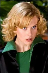 Nicole Kidman reprend le rle d'Elisabeth Montgomery dans ce film, aux cts de Michal Caine, qui joue son pre et Shirley Mac Laine qui joue Endora...