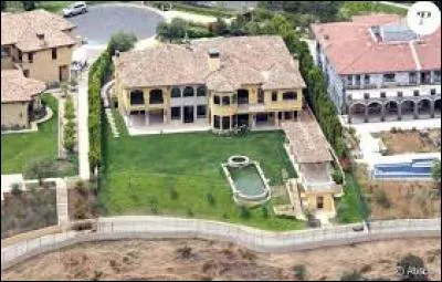 A qui est cette merveilleuse villa ? (Elle vient d'une famille célèbre ! )