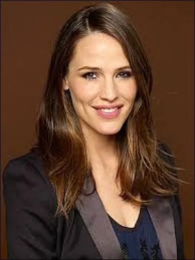 C'est une actrice américaine connue pour avoir incarnée Sydney Bristow dans la série télévisée "Alias" durant les années 2000, il s'agit de...