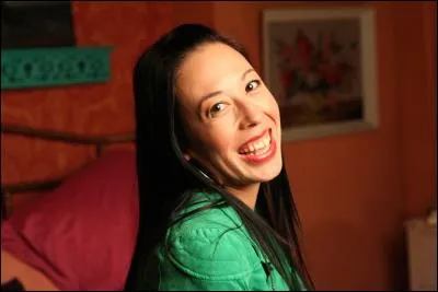 Quel est le nom du fantôme qui a tué la sur de Justine ?