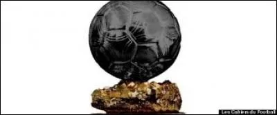 Quelle ancienne distinction a été créée par le site web français "Cahiers du football" en 2003 et arrêté en 2013 pour récompenser les meilleurs joueurs du championnat français ?