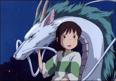 Une petite fille capricieuse s'apprête à emménager avec ses parents dans une nouvelle demeure.
Sur la route, la petite famille se retrouve face à un immense bâtiment rouge au centre duquel s'ouvre un long tunnel. De l'autre côté du passage se dresse une ville fantôme. Les parents découvrent dans un restaurant désert de nombreux mets succulents et se retrouvent transformés en cochon :