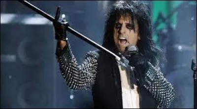 Près de cinq décennies de carrière pour cet artiste emblématique de la scène hard rock. Qui est-il ?