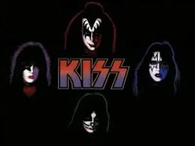 Parmi ces musiciens maquillés, trouvez celui ne faisant pas partie de Kiss, fameux groupe de hard rock américain :