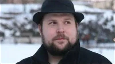 Comment s'appelle le créateur du jeu ? (Nom & pseudo)