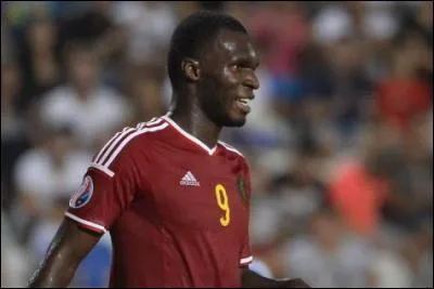 Comment s'appelle cet attaquant ?