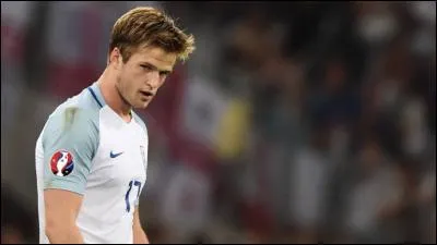 Quel est le nom de ce milieu de terrain ?