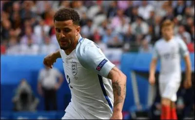 Comment s'appelle ce défenseur ?