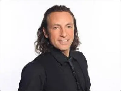 C'est un patineur artistique, il fait aussi de la télévision, il a participé à l'émission "Danse avec les stars" sur TF1 en 2011, il s'agit de...