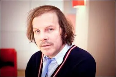 C'est un chanteur connu pour son tube " Louxor j'adore" sorti en 2006, il s'agit de...