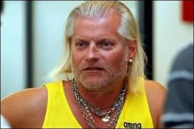C'est un entraîneur de natation célèbre pour avoir entraîné pendant plusieurs années Laure Manaudou, il s'agit de...