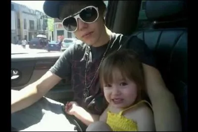 Le prénom de sa petite sur est...