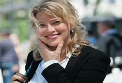 Quelle actrice interprète le rôle de Candice Renoir ?