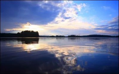 Finlande - Souvent dans certains moments, les réunions d'affaires peuvent durer des heures et une fois le contrat signé, on ne pense plus qu'à une chose : se relaxer. Il arrive parfois aussi que certains dîner/repas entre famille ou amis durent aussi plus qu'une heure. Dans ce chaleureux pays, vos réunions d'affaires sont très souvent accompagnées d'un moment de détente dans...
