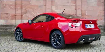 Comment s'appelle cette voiture ?