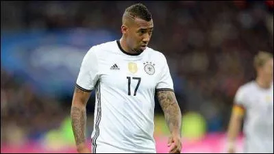 Comment s'appelle ce défenseur ?