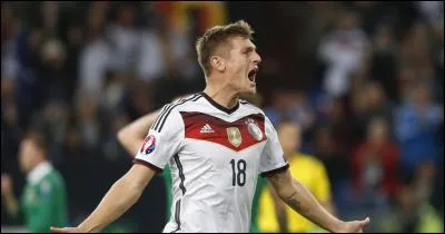 Comment s'appelle ce milieu de terrain ?