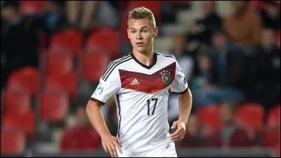 Quel est le nom de ce milieu de terrain ?