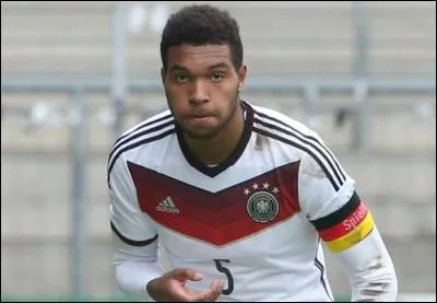 Quel est le nom de ce défenseur ?