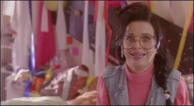 Quand quel clip Katy se transforme en Kathy Beth Terry ?