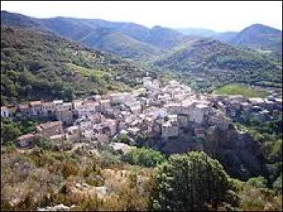 Je vous emmène dans le Fenouillèdes, à la découverte de Caramany. Village Catalan connu pour son barrage, son lac et son vignoble, il se trouve dans la nouvelle région ...