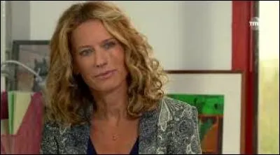 Cette femme est la mère de Nicky, mais comment s'appelle-t-elle ?