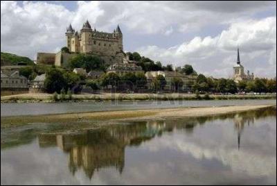 L - La Loire est le plus long fleuve français dont le bassin hydrographique est entièrement situé dans l'Hexagone.