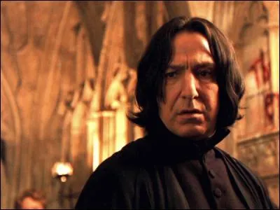 Le professeur Rogue était amoureux depuis tout petit. Qui est-ce ?