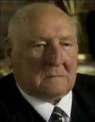 Qui interpr&egrave;te le r&ocirc;le d'Artus de Kersaint ?