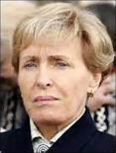 Quelle grande dame de la chanson fran&ccedil;aise joue le r&ocirc;le d'Yvonne ?