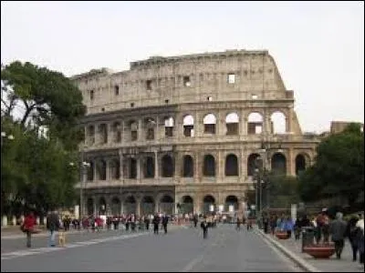 Par combien de collines Rome est-elle dominée ?