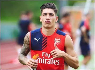 Comment s'appelle ce défenseur ?