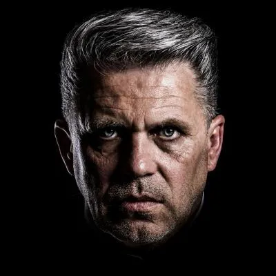 Quel surnom est donné au père de Lana ?