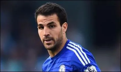 Où Cesc Fabregas joue-t-il ?
