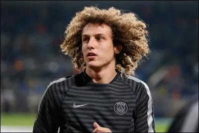 Où évolue David Luiz ?