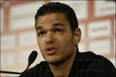 Où Hatem Ben Harfa joue-t-il ?