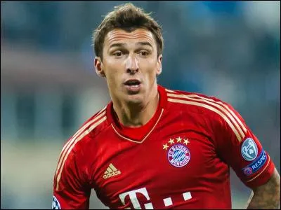Où Mario Mandzukic évolue-t-il en ce moment ?