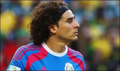 Où Guillermo Ochoa évolue-t-il ?