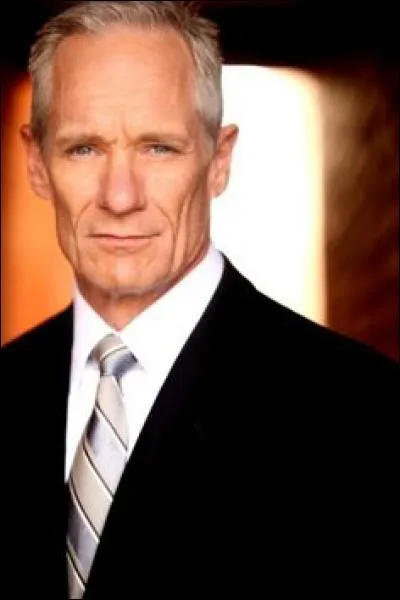 Comment s'appelle le directeur ?