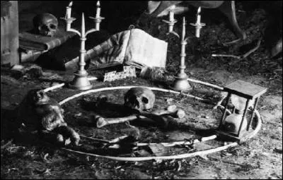 Quel personnage est torturé puis sauvagement assassiné sous les yeux de Lana ?