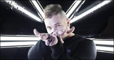 Nettement moins bon, mais au moins, vous n'aurez pas zéro. Il s'est fait bien connaître avec "Paranoïa" et récemment avec "Wesh alors", c'est...