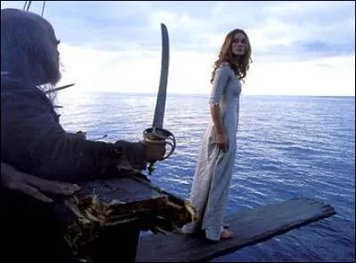 Que dit Elisabeth quand elle est sur la planche et qu'elle rend la robe à Barbossa ?