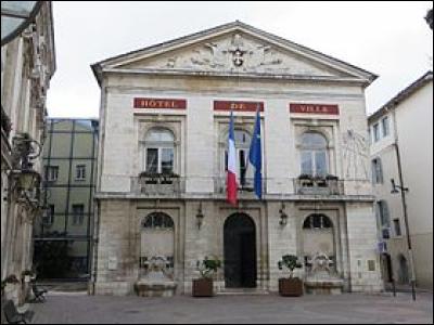 Quel département a Bourg-en-Bresse comme préfecture ?